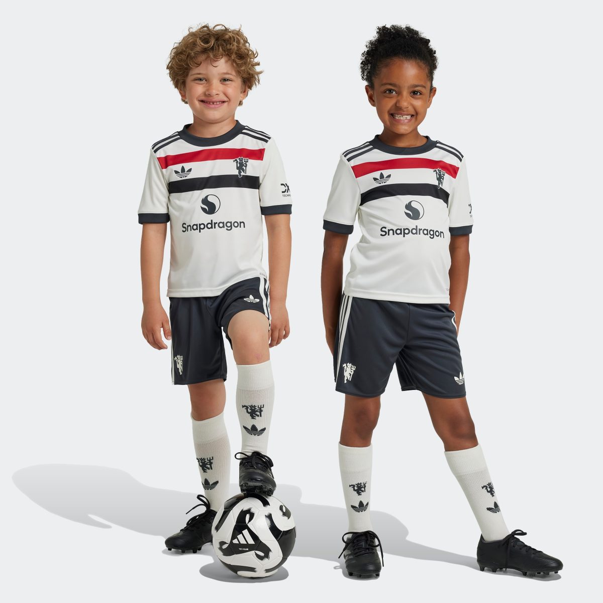 terza mini maglia manchester united 2425 – 11 joshua orobosa zirkzee Collezione | Maglie Ufficiali Man Utd